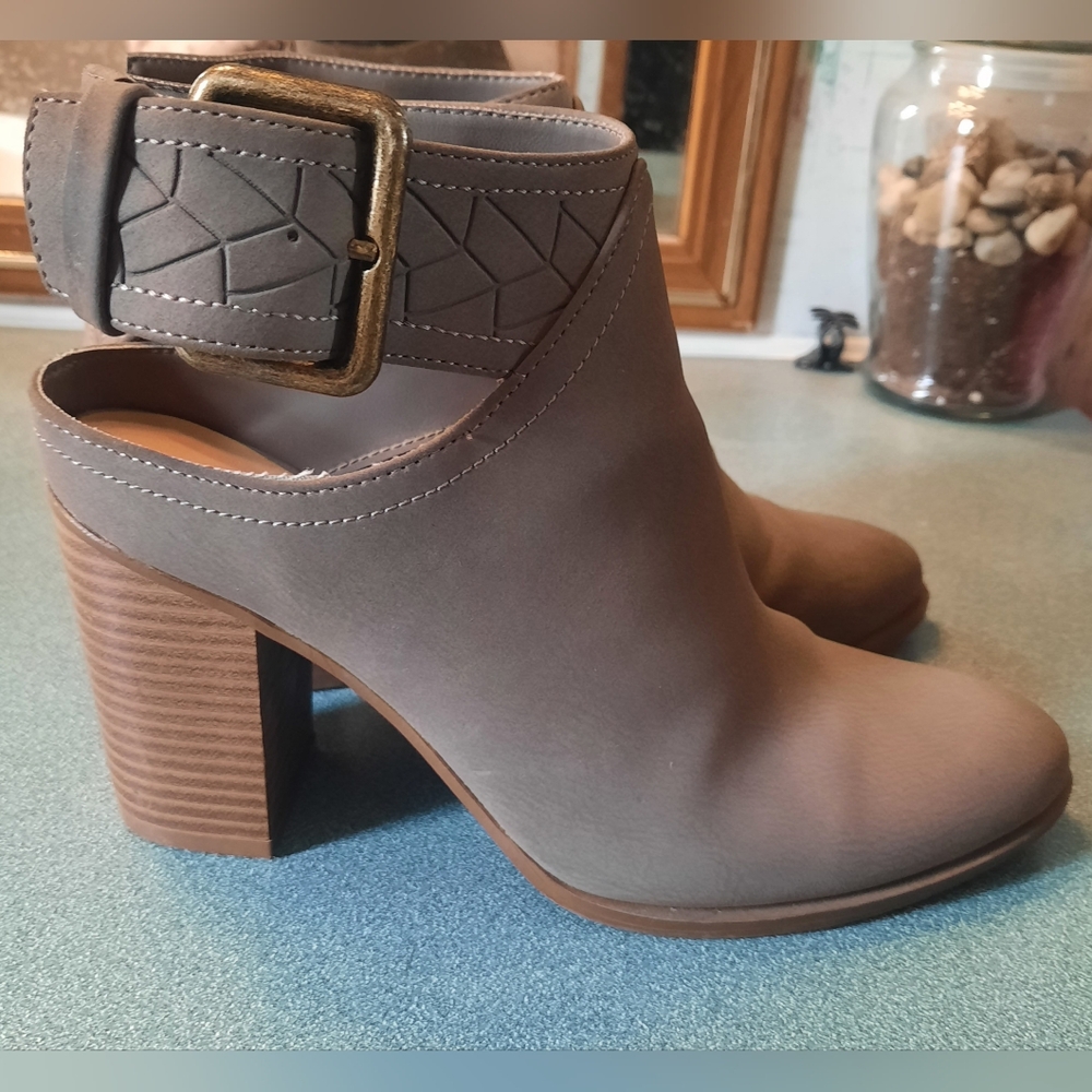 American Eagle Outfitters Tan Heeled Boots with Chunky Heel